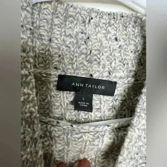 Ann Taylor Wool Blend Chunky Knit Sweater Bell Sleeves Size Large - Picture 6 of 8